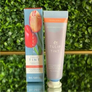 NWT Bloomeffects tulip tint lip and cheek balm color is crisp coral never opened